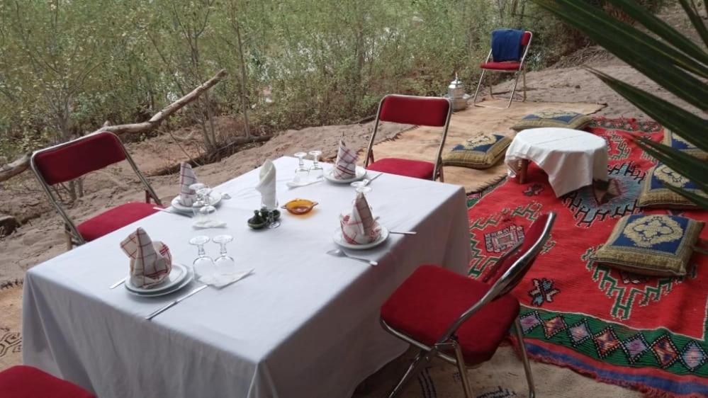 Auberge Restaurant Tissili " Oasis De Fint" Buitenkant foto